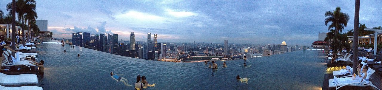 1280px-2012-12-30_Marina_Bay_Sands_infinity_pool