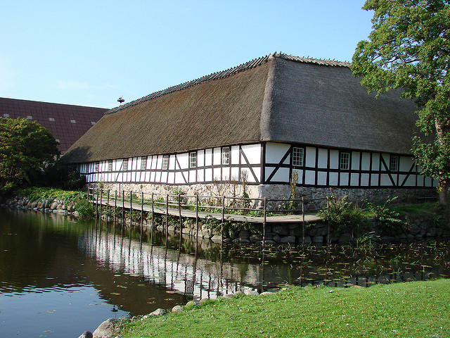 thatched-roof-egeskov